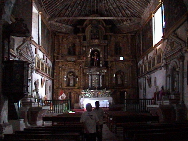 Intérieur de l'église de Huara vers l'autel