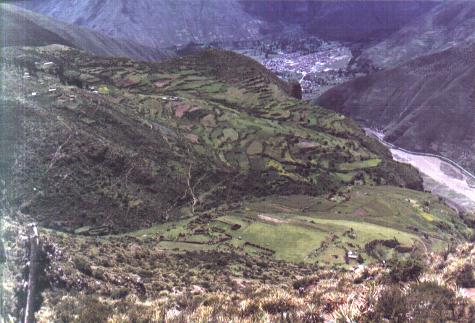 vue dominant le site de Huchuy Husco et la Valle Sacre ainsi que le village de Calca